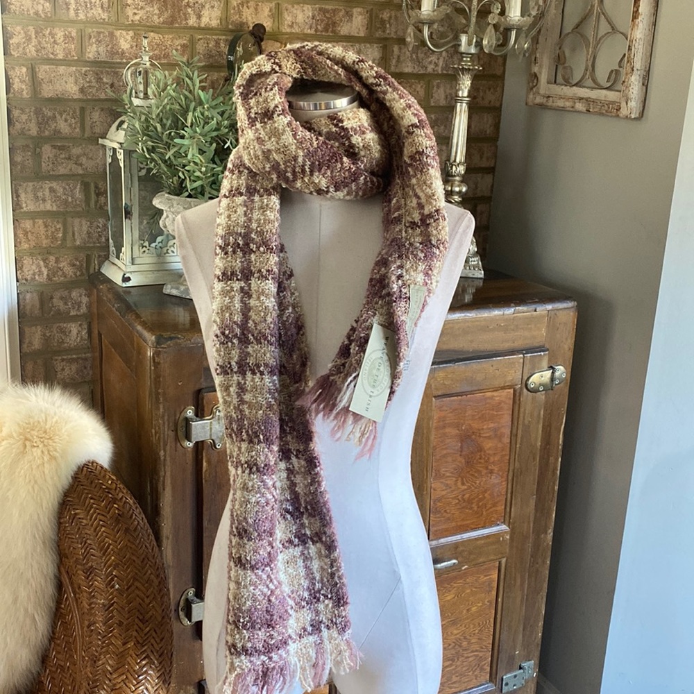 DROCHEDA IRELAND WEAVE OF THE IRISH HANDCRAFTED IN IRELAND SCARF NEW